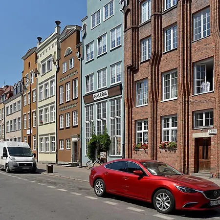 Old Gdansk Brama Zurawia